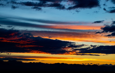 Obraz premium Sunset over mountains