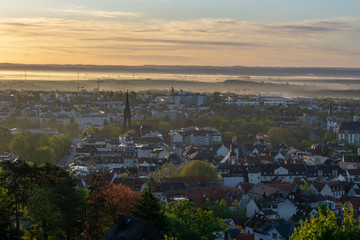 Blick auf Bad Nauheim kurz nach Sonnenaufgang 
