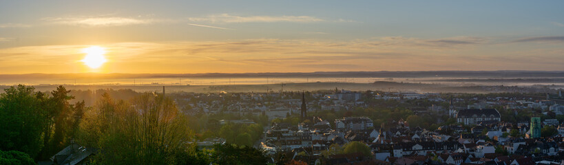 Fototapeta na wymiar Sonnenaufgang über Bad Nauheim Panorama