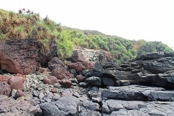 Rock beach green sea stoune