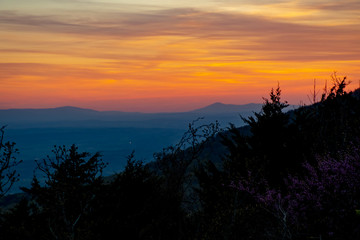 Obraz premium Sunset of the Ozark mountains in Arkansas 