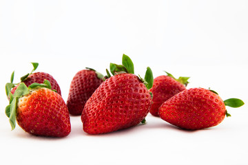 Deliciosas y jugosas fresas listas para disfrutarse