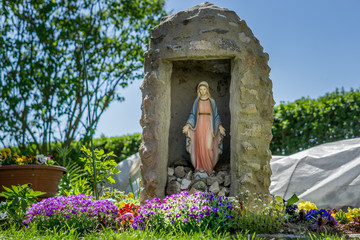 Selbstgebaute Madonnen Grotte