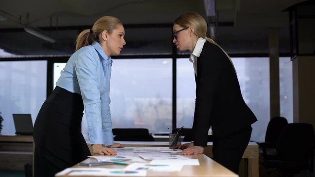 Disagreeable employee disputing with boss, saying arguments and compromises