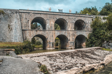 Obraz premium Old roman aqueduct by Tounj