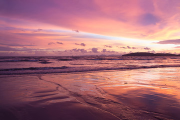 Fototapeta premium Beautiful twilight on the beach 