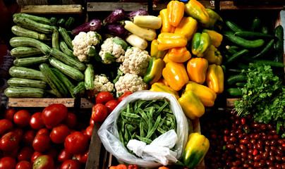 multiples verduras en el mercado