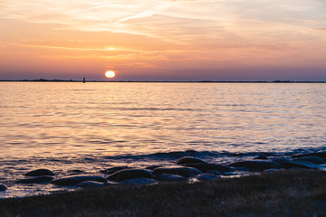Fototapeta na wymiar sun on the sea at sunset