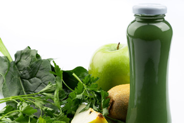 healthy and alkaline vegetables smoothie