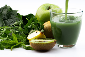 healthy and alkaline vegetables smoothie