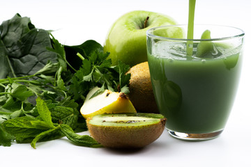 healthy and alkaline vegetables smoothie
