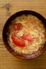 トマトとエノキの卵スープ