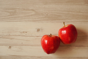 Apple and wood grain copy space.  リンゴと木目のコピースペース