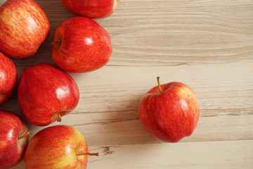 Apple and wood grain copy space.  リンゴと木目のコピースペース