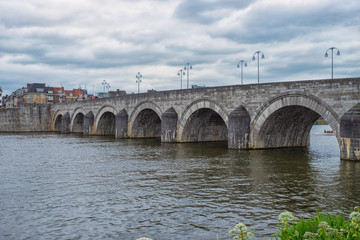 Fototapeta premium Die St.-Servatius-Brücke in Maastricht/NL