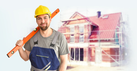 Bauarbeiter auf der Baustelle beim Hausbau ///// craftsman/ construction worker/ worker - repair...