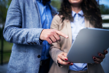 Fototapeta premium Business couple using tablet