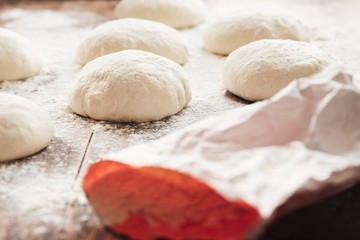 Hausgemachte Pizzateig Kugeln