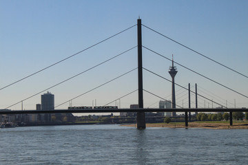 Rheinpanorama an der Oberkasseler Brücke in Düsseldorf