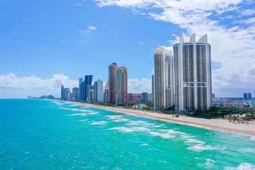 Miami Beach waterfront luxury apartments - obrazy, fototapety, plakaty