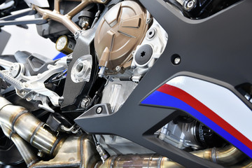 Obraz premium 大型バイクのエンジン