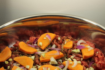Minced meat, carrots, tomatoes, onions, garlic and Provencal herbs in a pan