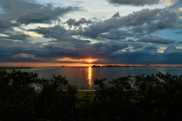 Obraz premium sunset on losari beach in Makassar