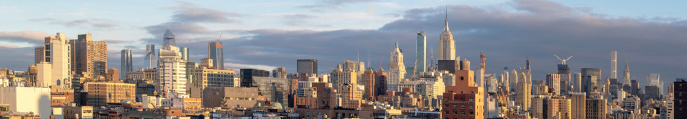 Fototapeta na wymiar Panoramic view of New-York Lower East Side buildings in a winter morning