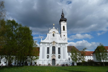 Fototapeta na wymiar Barocke Klosterkirche Dießen
