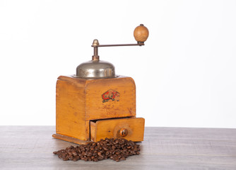 Kaffeemühle, Kaffee, Cappuccino, Kaffeebohnen, Mühle, altertümlich, alt, Retro, Küche, Aroma,...