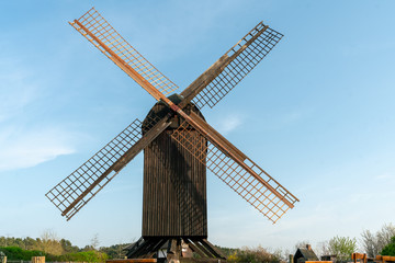 Bockwindmühle bei Pudagla auf der Insel Usedom bei Sonnenuntergang
