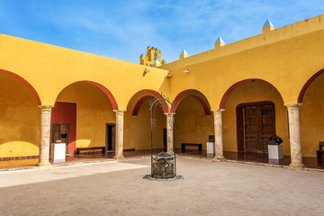 Fototapeta na wymiar Vivid yellow colonnade under blue skies in Mexico
