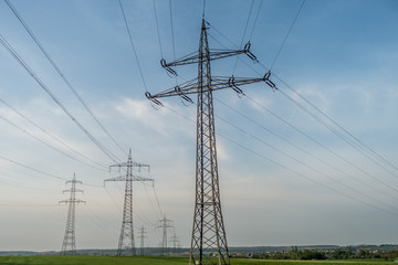 Hochspannungsmasten einer Überland leitung