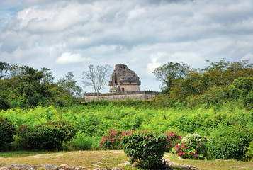 Fototapeta na wymiar El Caracol, observatory temple, , Chichen Itza, Yucatan District, Mexico