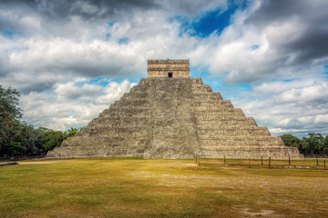 Fototapeta na wymiar El Castillo, Temple of Kukulcan, Chichen Itza, Yucatan District, Mexico