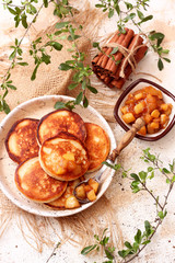 Pancakes with caramels apples 