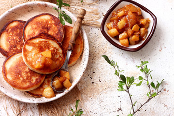 Pancakes with caramels apples 