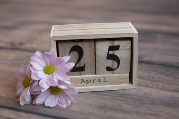 wooden calendar April 25 . flowers