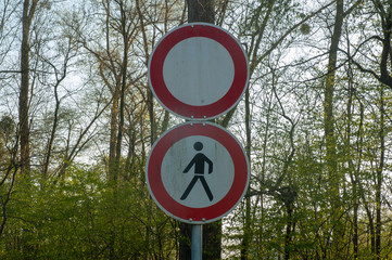 No passing sign