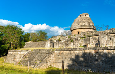 Fototapeta na wymiar Mayan Observatory El Caracol at Chichen Itza in Mexico