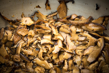 Sliced shiitake mushrooms and stir-fried cooking oil