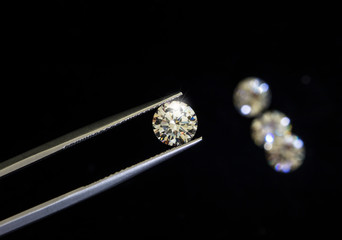 Diamond round shape in tweezers.