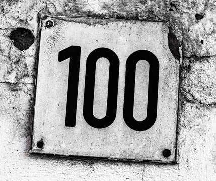 Hausnummer 100