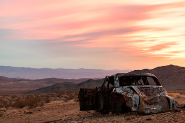 Fototapeta na wymiar Dead Car in Desert