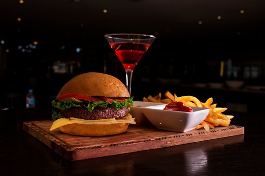 combo Hamburguesa y papas fritas