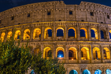 Naklejka premium Roman Coliseum and its unmistakable luminous beauty at night in Rome - Italy
