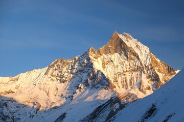 アンナプルナ内院ハイキングの雪山