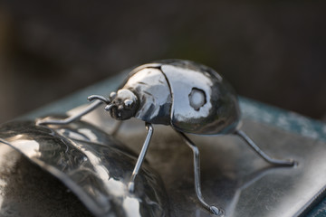 鉄でできた昆虫