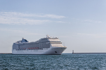 Fototapeta na wymiar CRUISE SHIP - A beautiful passenger ship maneuvers in the port of Gdynia