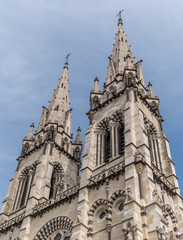 Fototapeta na wymiar Double clocher de la Cathédrale Notre dame de l'Annonciation de Moulins dans l'Allier 